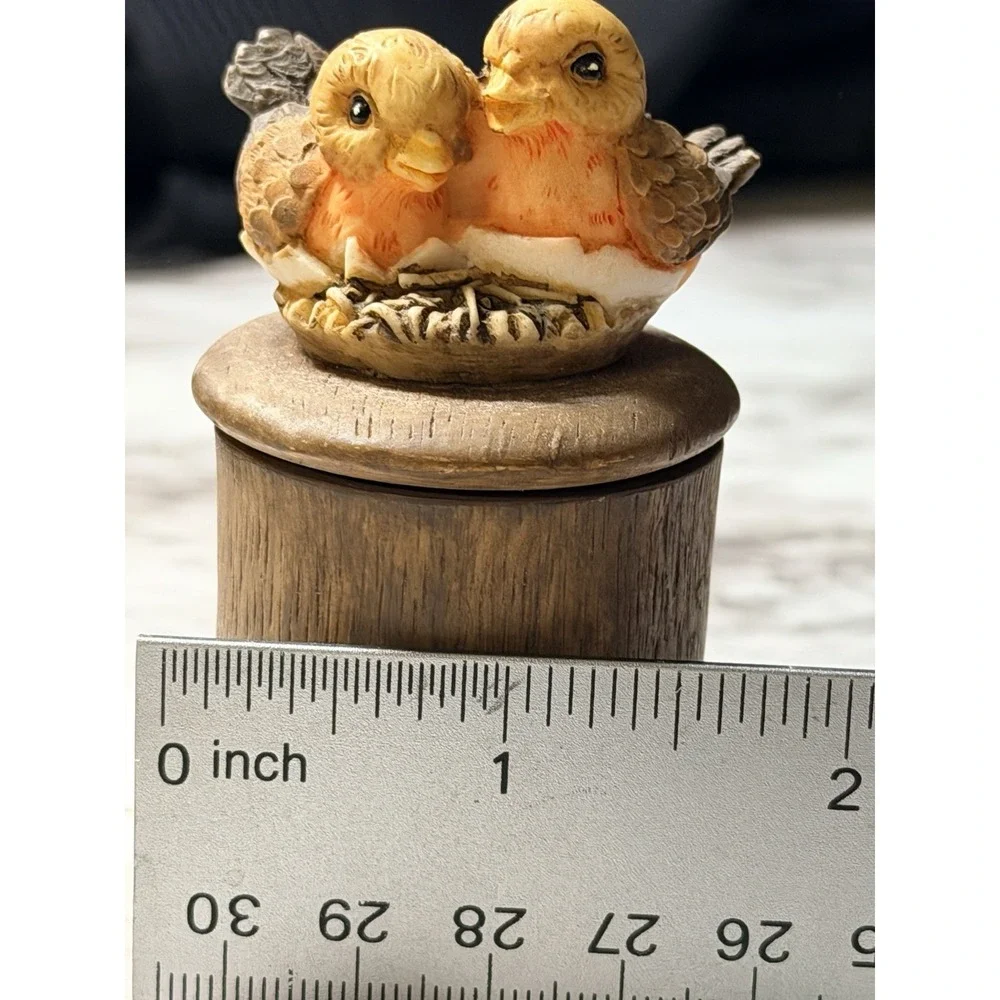 TRINKET BOX WITH LID & 2‎ CUTE LITTLE BIRDS ON IT 2.5